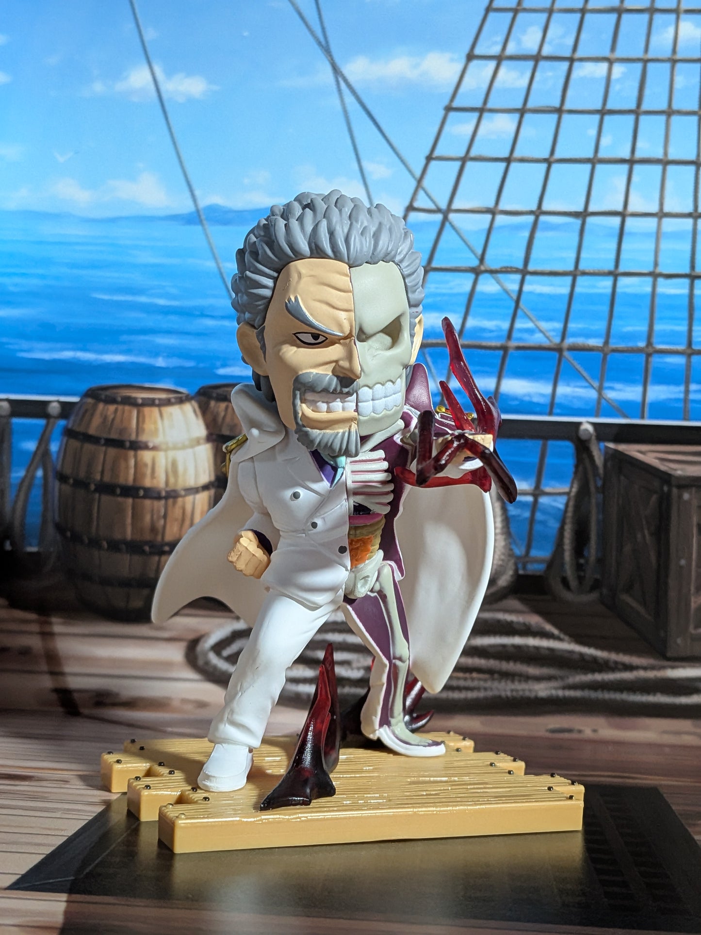 Mighty Jaxx - One Piece Freeny's Hidden Dissectibles Marines Edition - Monkey D. Garp (~10cm)