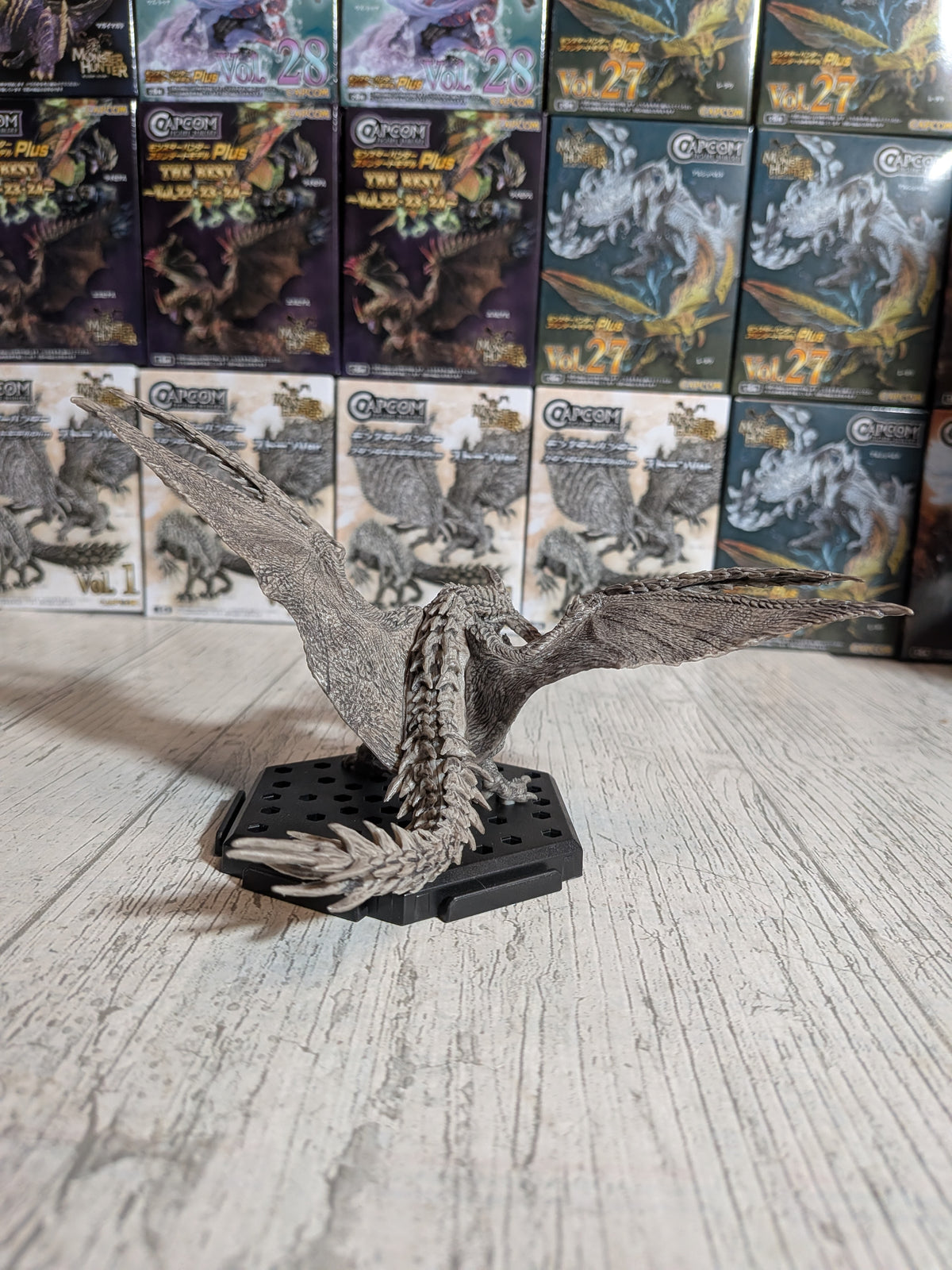 Capcom Figure Builder - CFB Vol. 27 - Monster Hunter Wilds - Rey Dau (Stone Version) - (~11cm)